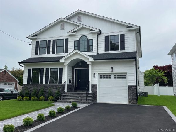 469 Andrews Road , Mineola, NY 11501
