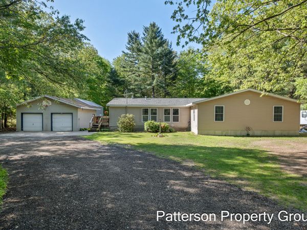 8229 E Apple Avenue, Ravenna, MI 49451