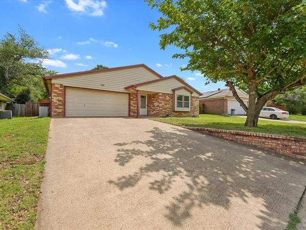 1926 Creek Wood Court, Irving, TX 75060