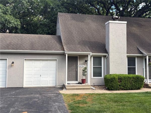 10761 Oakmont Street, Overland Park, KS 66210