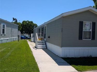 952 Cour Retta Street, Warren, MI 48091