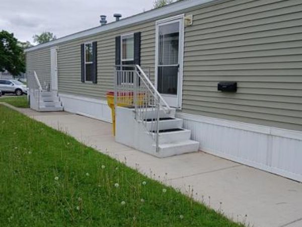 952 Cour Retta Street , Warren, MI 48091