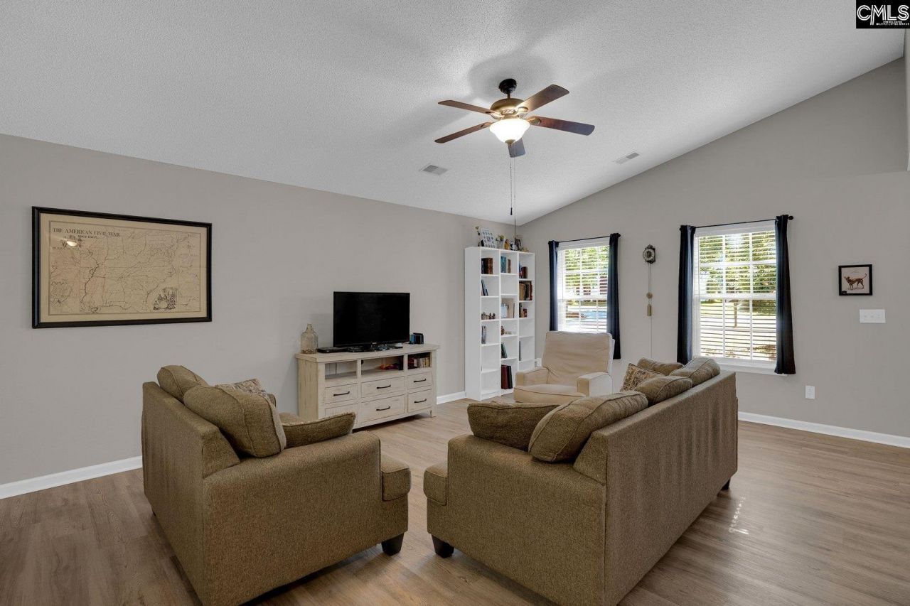 559 Foxstone Drive Photo 7