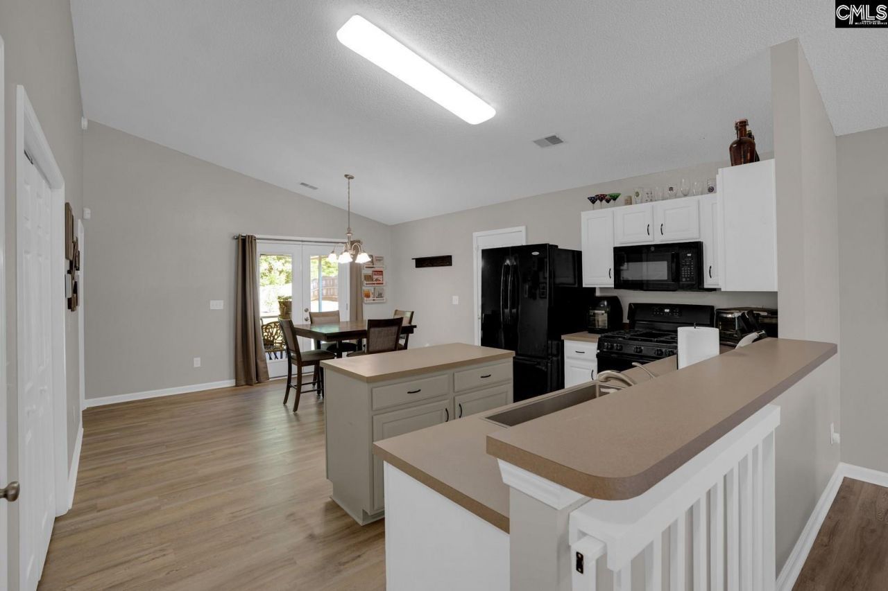 559 Foxstone Drive Photo 8