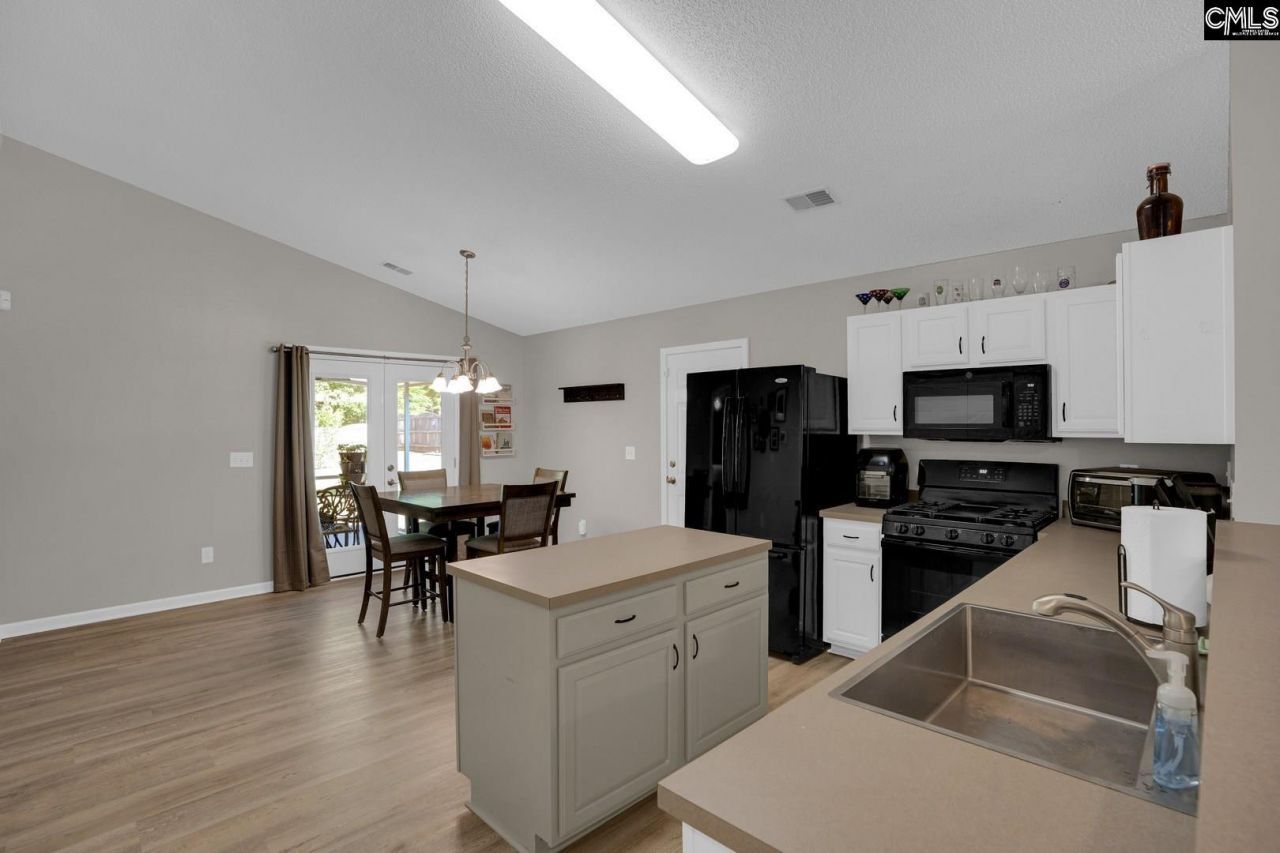 559 Foxstone Drive Photo 9