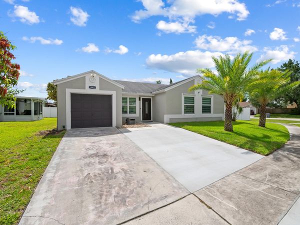 18833 Cloud Lake Circle, Boca Raton, FL 33496