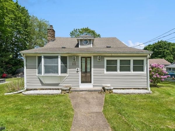 15 Elm St, Mount Olive, NJ 07828