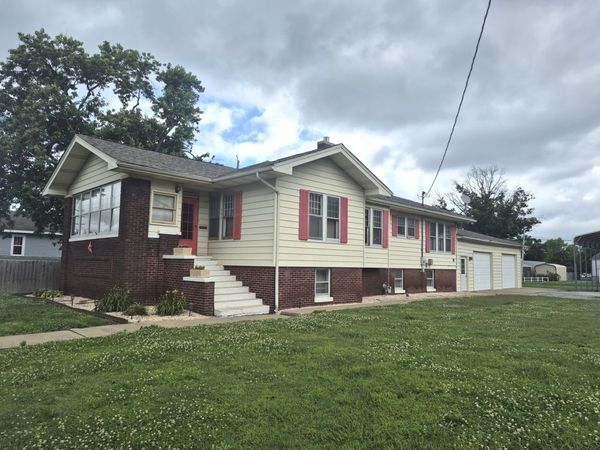 502 N Jackson Street, Harrisburg, IL 62946