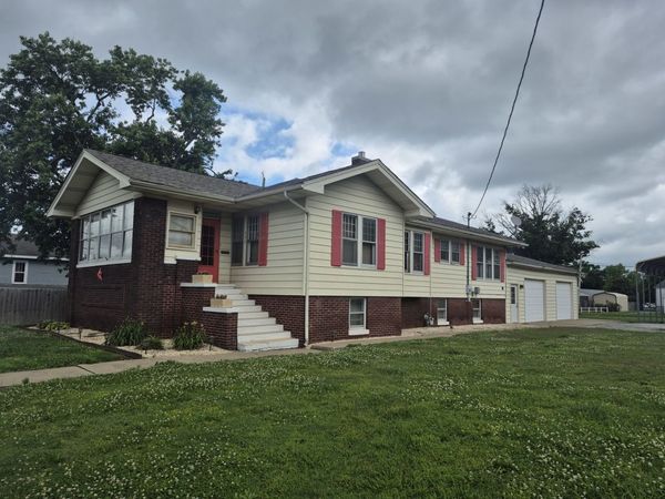 502 N Jackson Street , Harrisburg, IL 62946