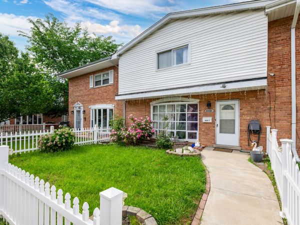 8828 Dee Road , Unit B, Des Plaines, IL 60016