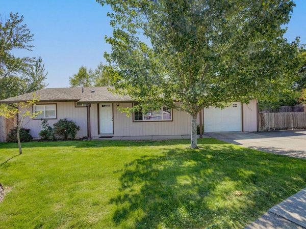 1600 NW Sue Circle, Grants Pass, OR 97526