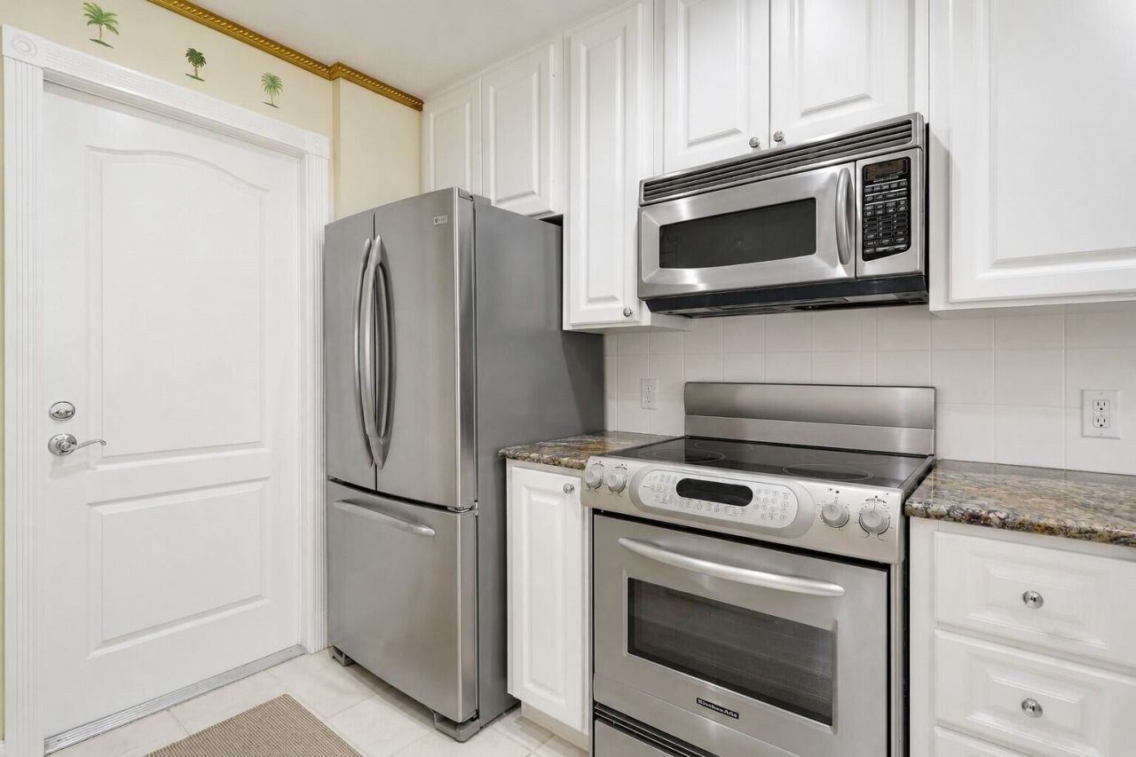 77 Laurel Oaks Circle, Tequesta, FL 33469 Photo