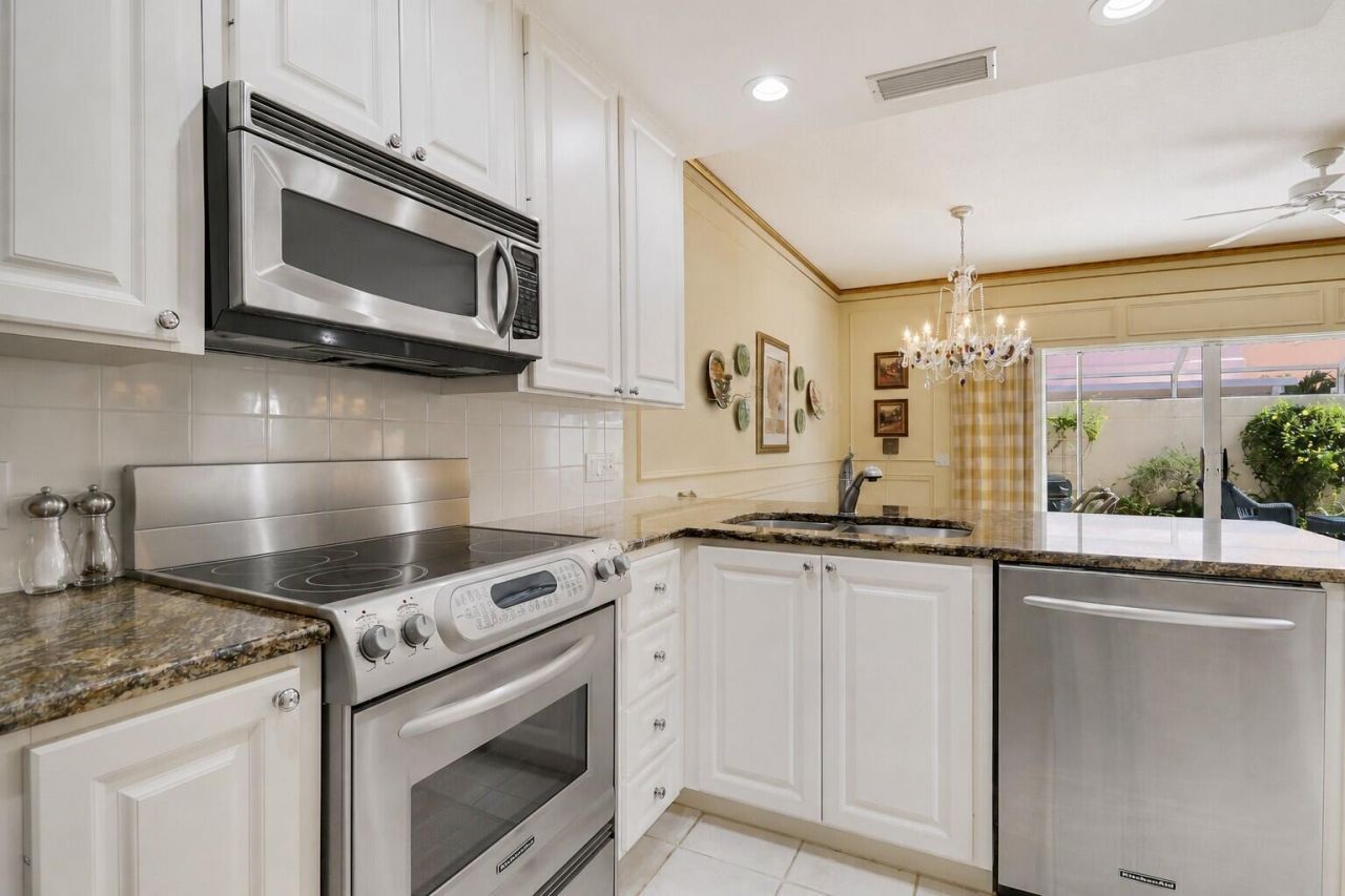 77 Laurel Oaks Circle, Tequesta, FL 33469 Photo
