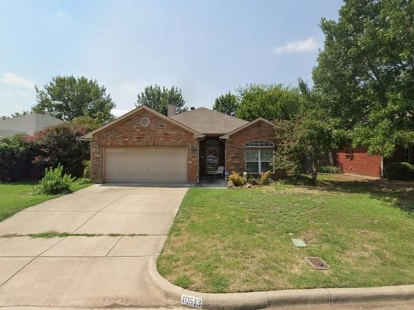 10513 Fossil Hill Drive, Fort Worth, TX 76131