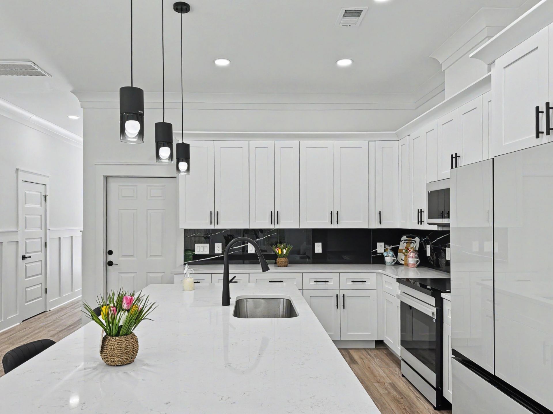 1903 Emden Street Photo 5