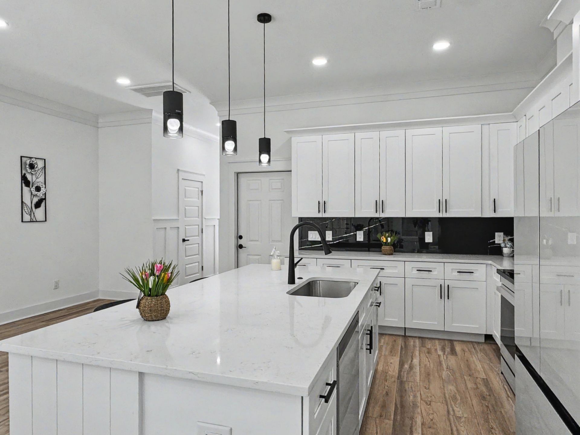 1903 Emden Street Photo 6
