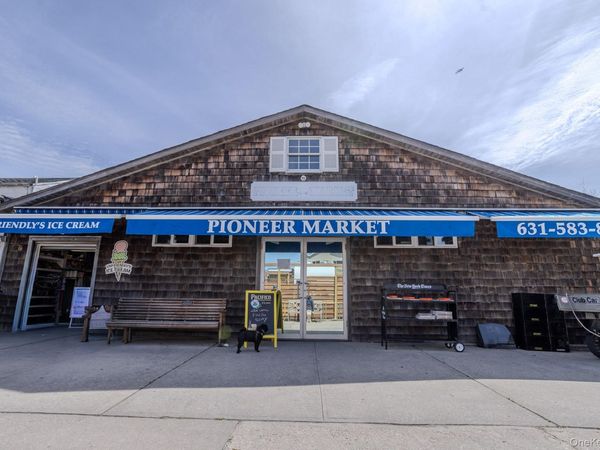 21 Broadway , Fair Harbor, NY 11706