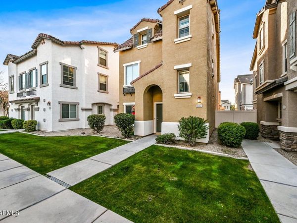 933 W Aspen Way, Gilbert, AZ 85233