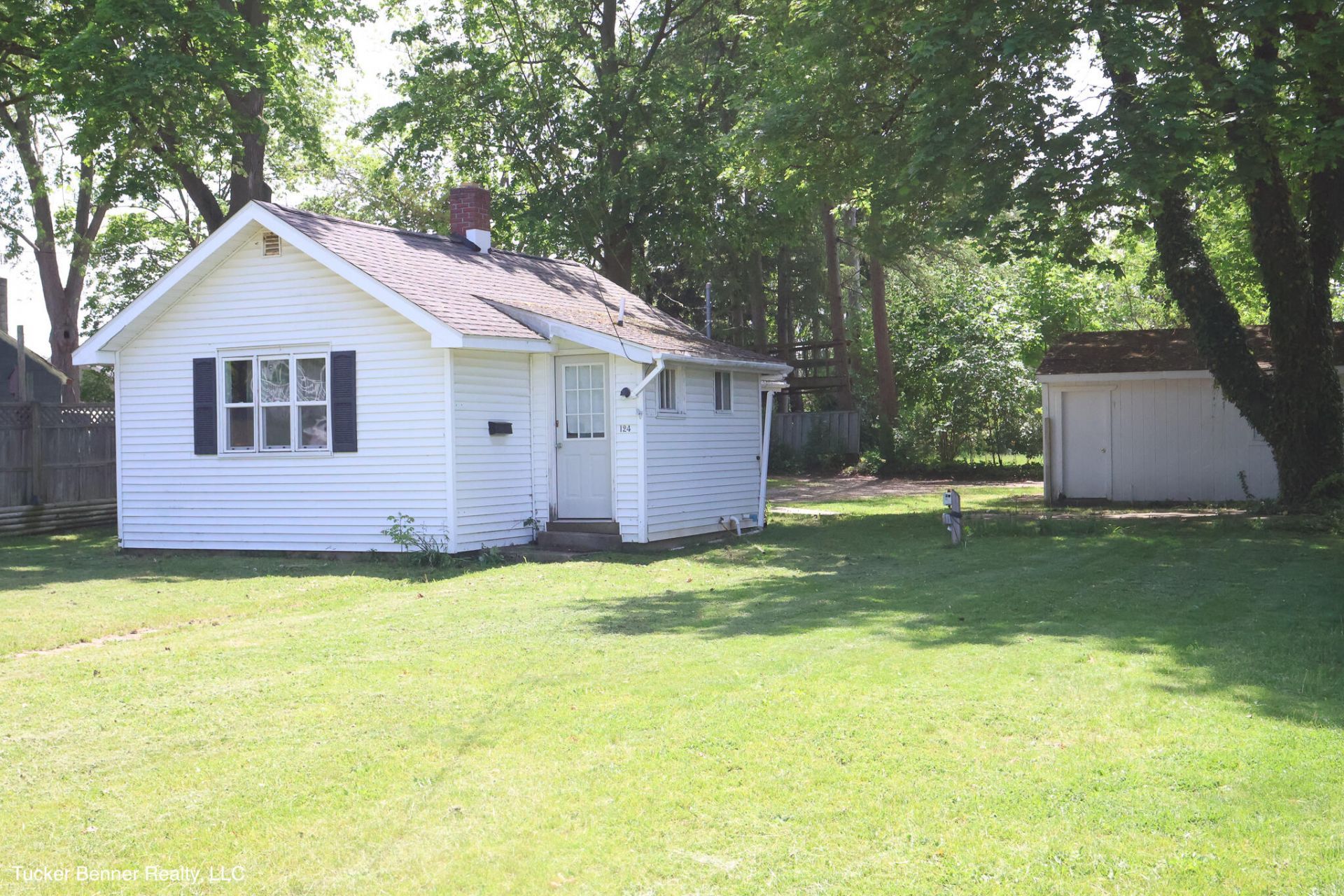 124 W Sheridan Street, Fremont, MI 49412 Main Photo