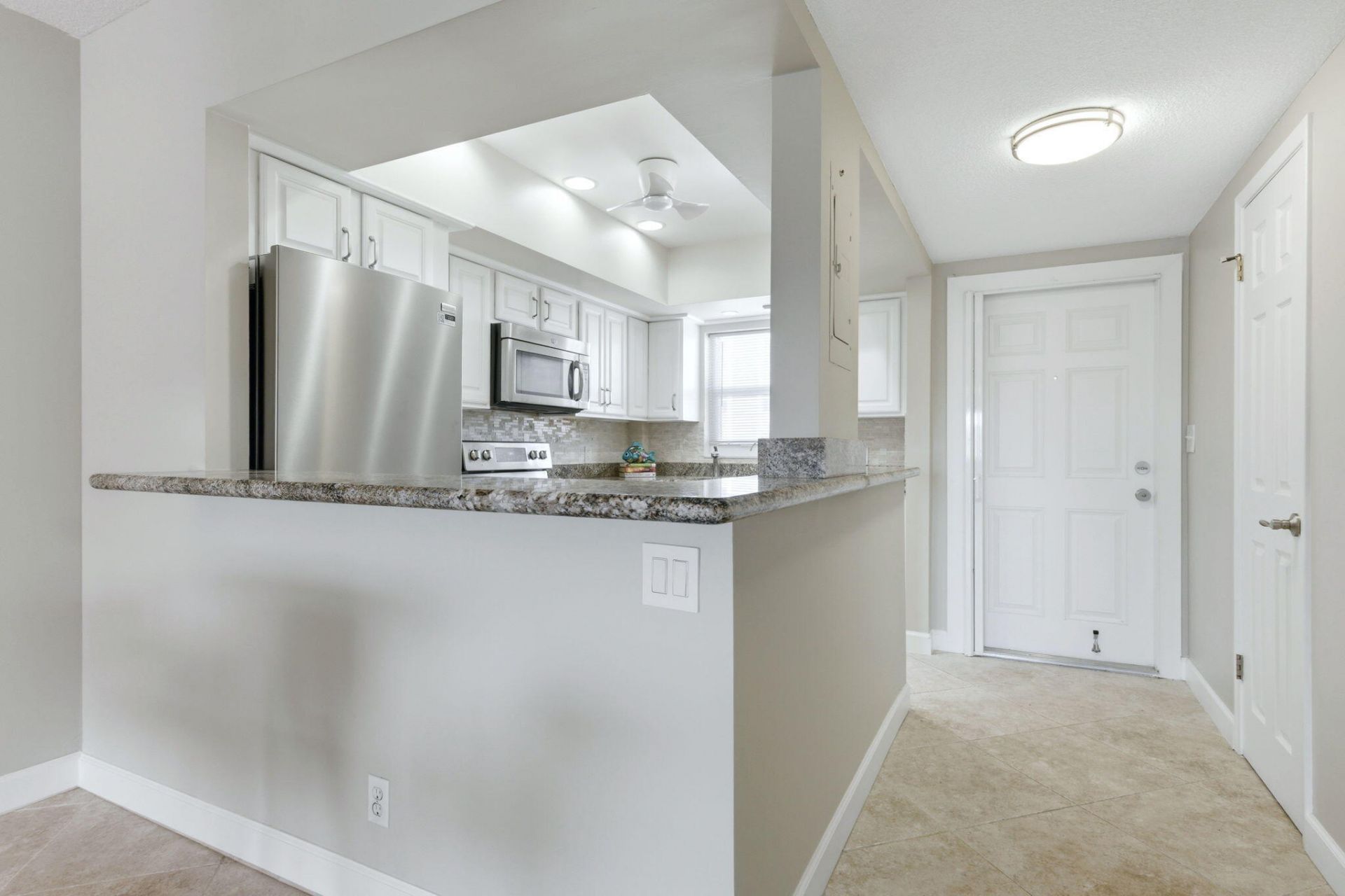 2880 NE 33rd Court, Unit 305, Fort Lauderdale, FL 33306 Photo