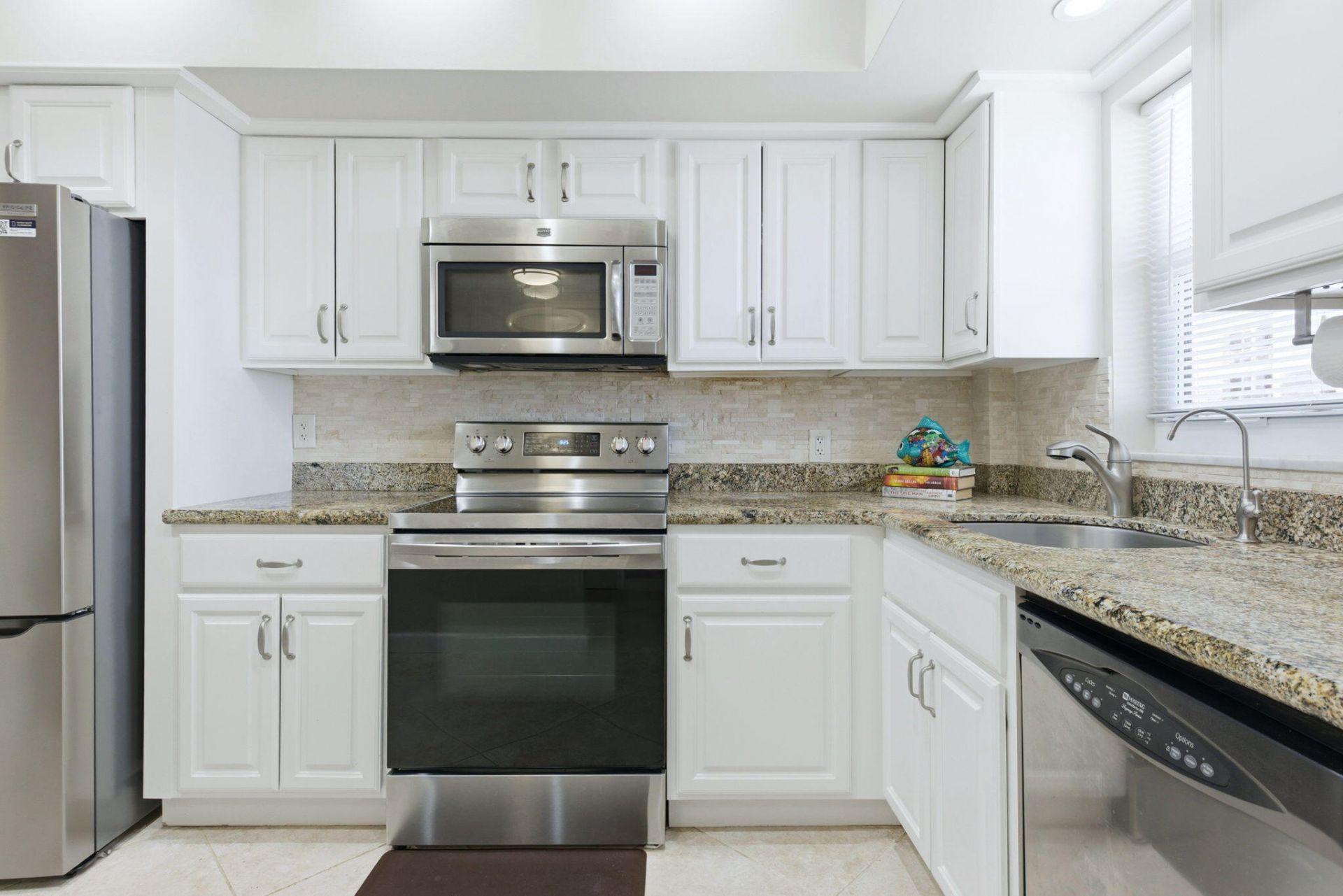 2880 NE 33rd Court, Unit 305, Fort Lauderdale, FL 33306 Photo