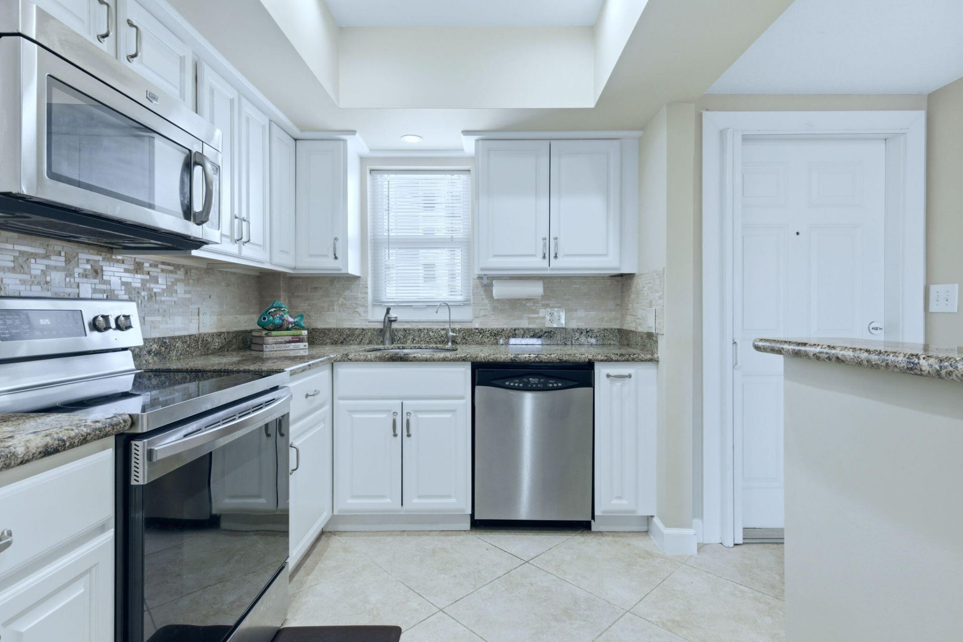 2880 NE 33rd Court, Unit 305, Fort Lauderdale, FL 33306 Photo
