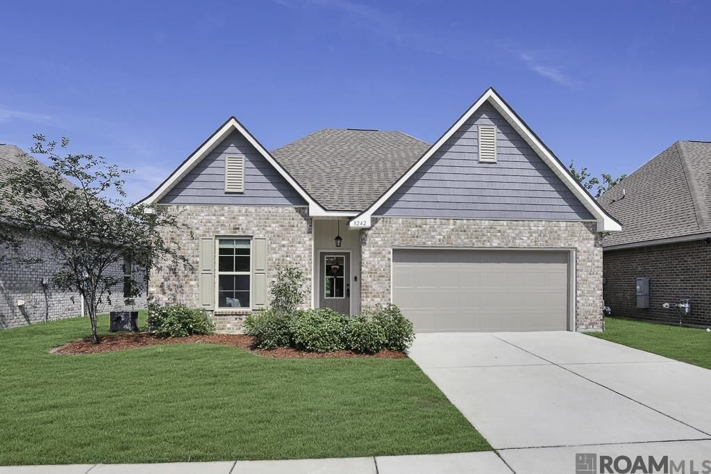8242 Treeline Dr, Gonzales, LA 70737 Main Photo