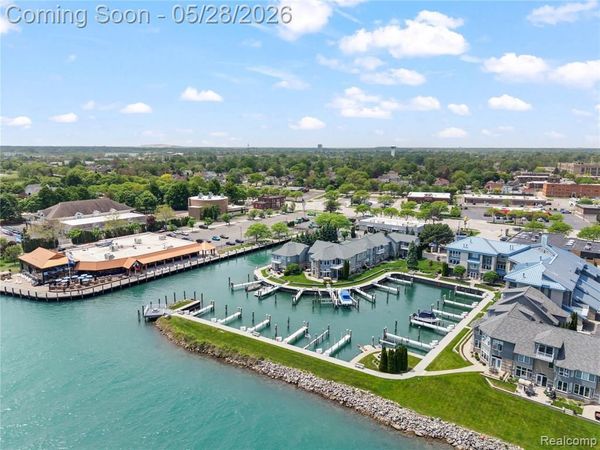 31 Kreger Drive, Wyandotte, MI 48192