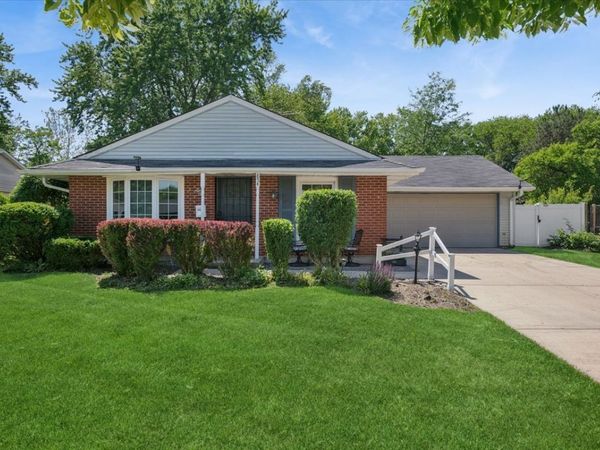 854 Sunrise Place, Roselle, IL 60172
