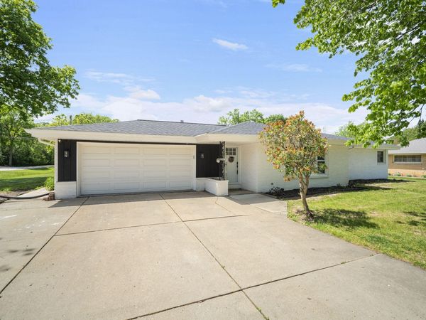 8001 W Whitaker Ave, Greenfield, WI 53220
