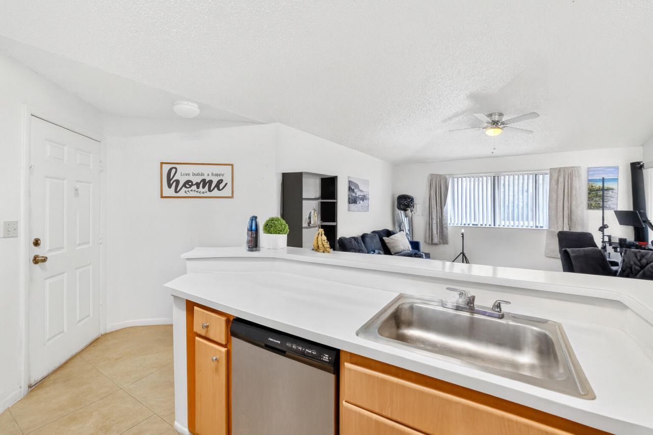 2550 SW 18th Terrace, Unit 2005, Fort Lauderdale, FL 33315 Photo