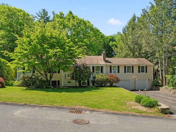 10 Blueberry Ln, Sturbridge, MA 01566
