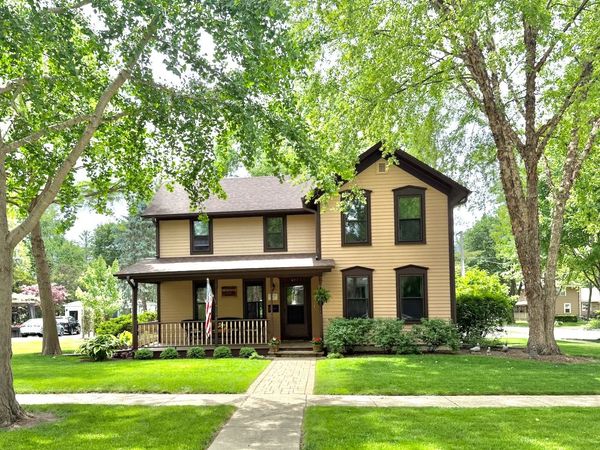617 Oregon Avenue , West Dundee, IL 60118