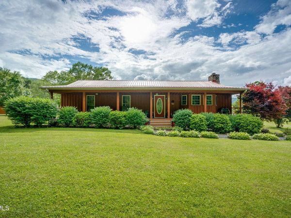 1025 Old Iron Mtn Road, Unicoi, TN 37692