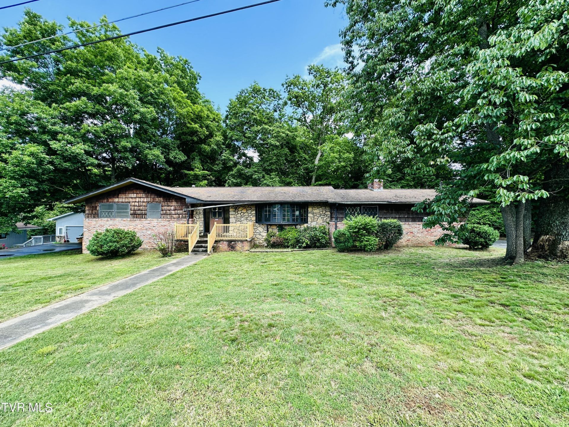 1201 Woodside Drive, Johnson City, TN 37604 Main Photo