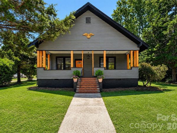 32 Pinecrest Avenue, Great Falls, SC 29055