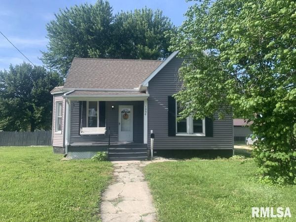 1006 E LAFAYETTE Avenue, Jacksonville, IL 62650