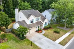 141 Isherwood Drive photo 4