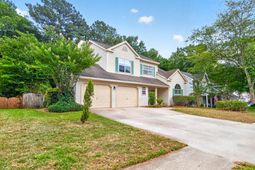141 Isherwood Drive photo 4