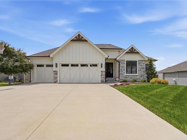 2906 SW Arthur Drive, Lee's Summit, MO 64082