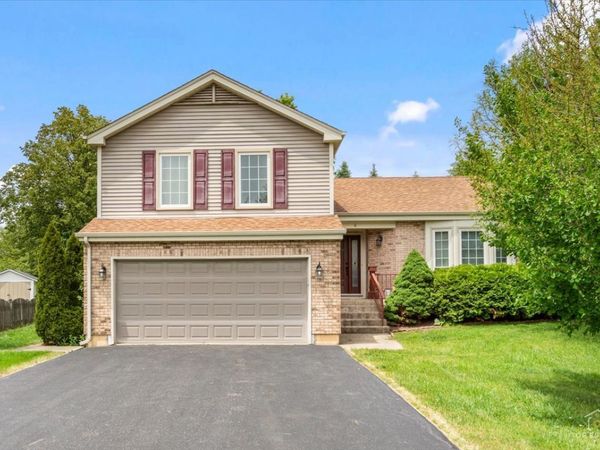4 Waterbury Court , Lake Zurich, IL 60047