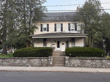 104 W CHESTNUT STREET, SOUDERTON, PA 18964