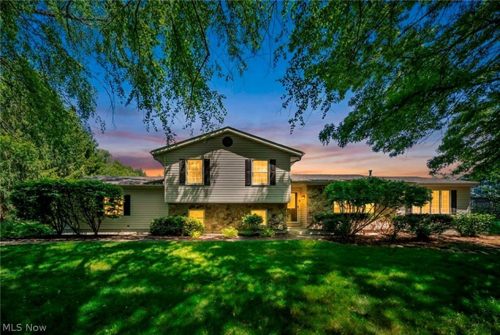 1070 Congress Lake Road , Mogadore, OH 44260