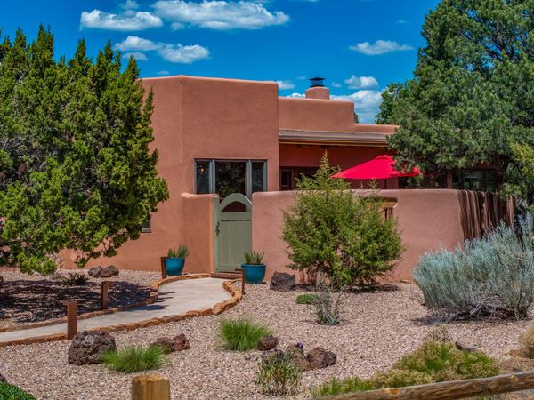 1 Finch Circle , Santa Fe, NM 87506