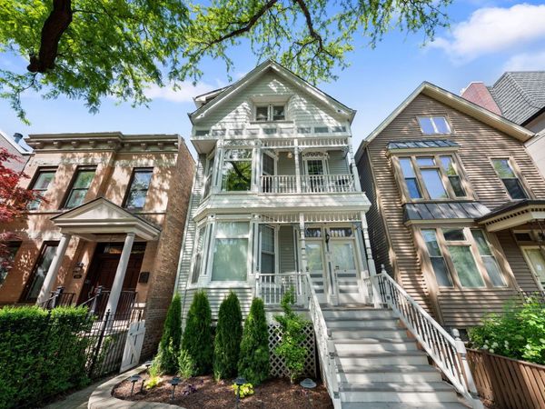 3722 N Bosworth Avenue , Chicago, IL 60613
