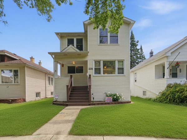 2231 N 75th Avenue , Elmwood Park, IL 60707