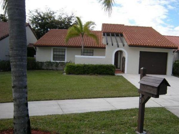 31 Columbia Court, Deerfield Beach, FL 33442