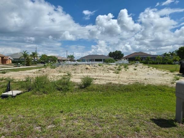 1809 NW 37th PL , Cape Coral, FL 33993