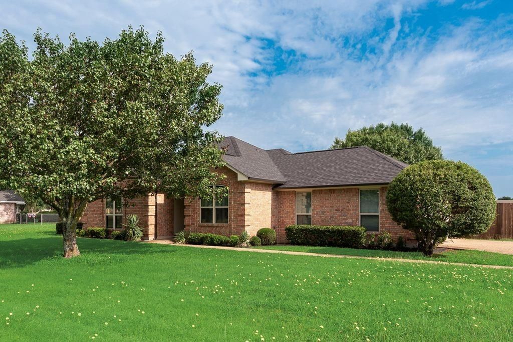 517 Hiwasee Road, Waxahachie, TX 75165 Main Photo