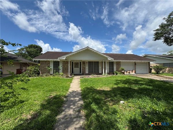 111 Yorkshire Lane , Victoria, TX 77904